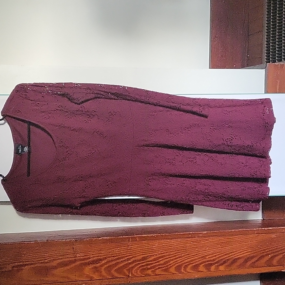 Maroon lace long-sleeved dress